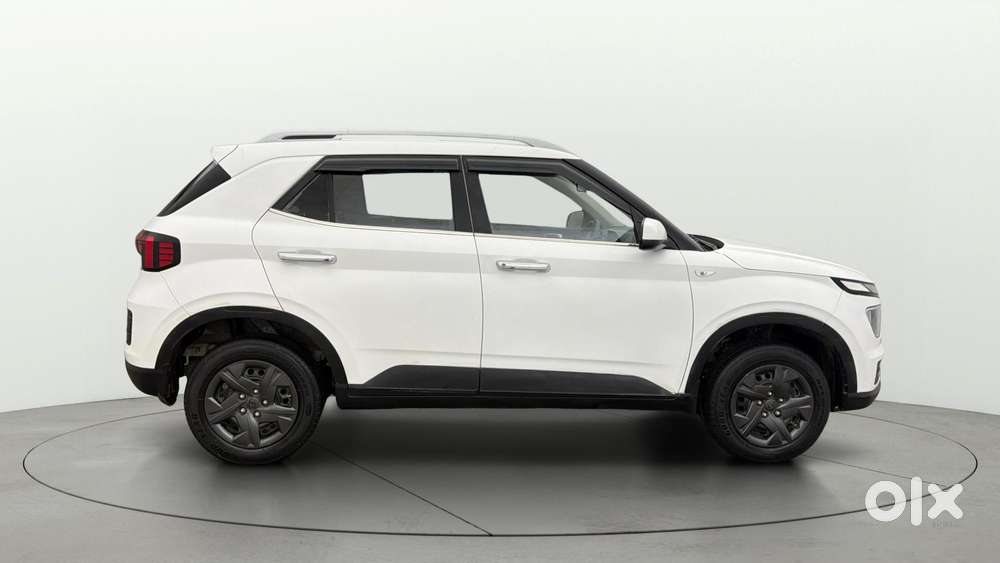 Hyundai Venue 1.2 S (o), 2024, Petrol