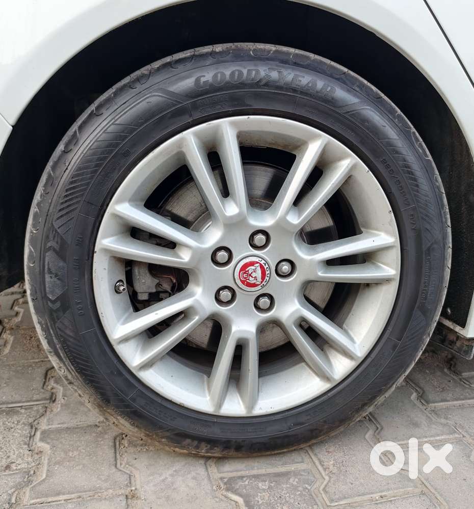 Jaguar Xe Portfolio, 2016, Petrol