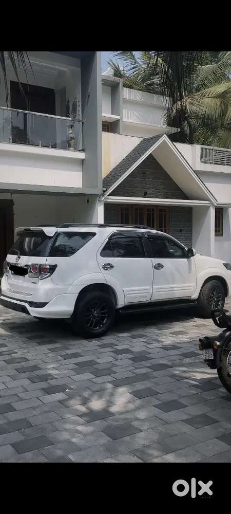 Toyota Fortuner 2015 Diesel 150000 Km Driven