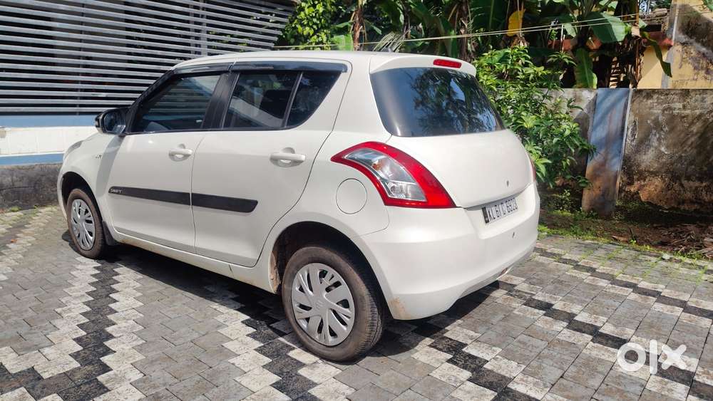 Maruti Suzuki Swift Vxi + Manual, 2017, Petrol