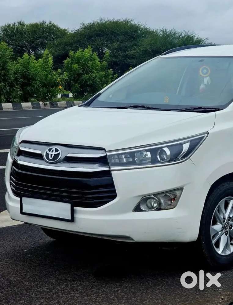 Toyota Innova Crysta 2.4 V 2016