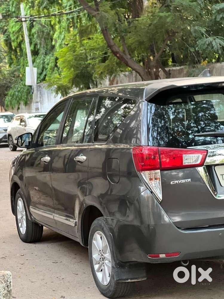 Toyota Innova Crysta 2016 Diesel Well Maintained