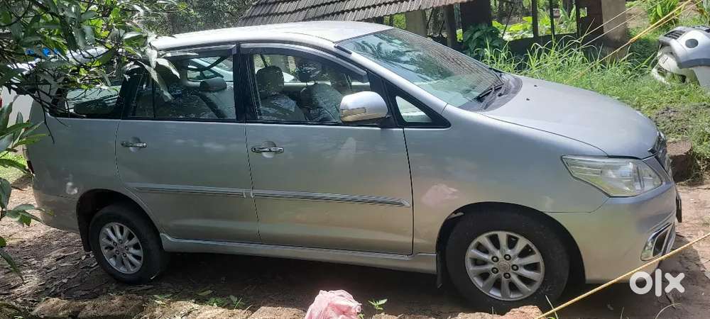 Toyota Innova 2012 V Diesel Well Maintained