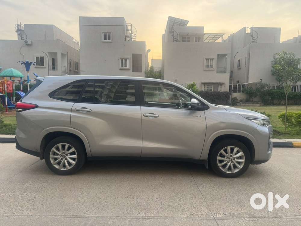 Toyota Innova Hycross 2024