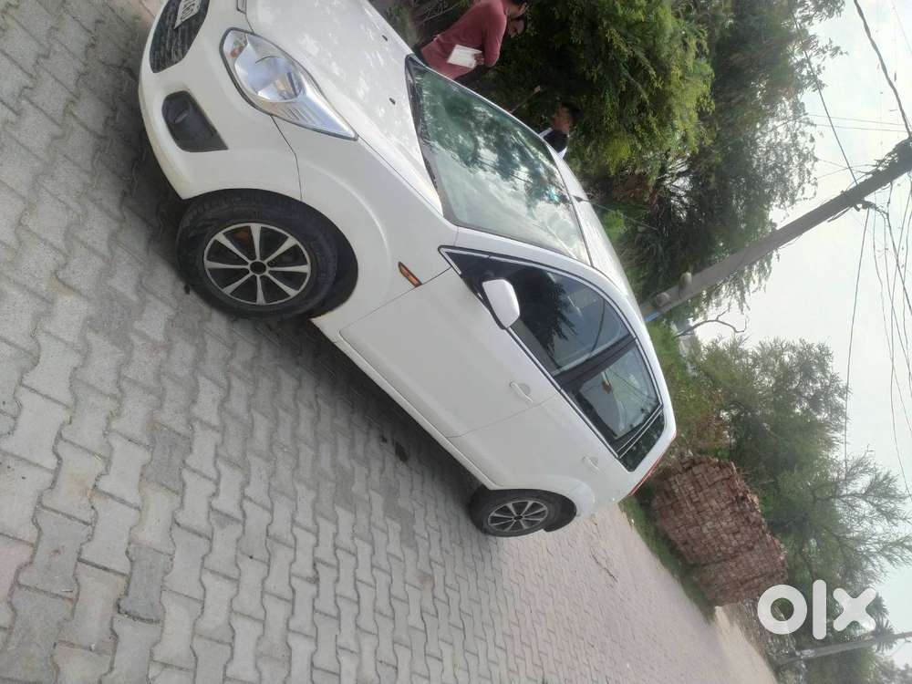 Full Ac, Power Windo Front,power Steering, Centre Locking