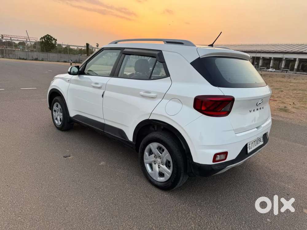 Hyundai Venue 1.2 S Plus, 2022, Petrol