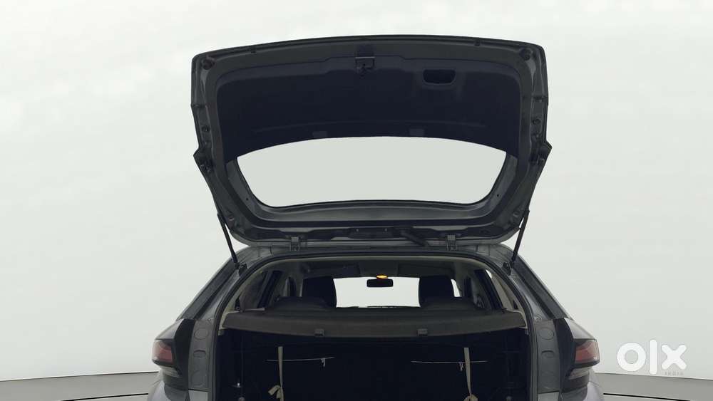 Tata Altroz 1.2 Xm Plus, 2022, Petrol