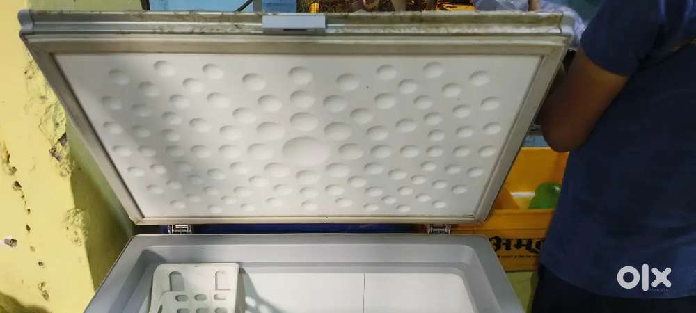 Dukan ye restaurant purpose ke liye blue star 180 liter deep freezer