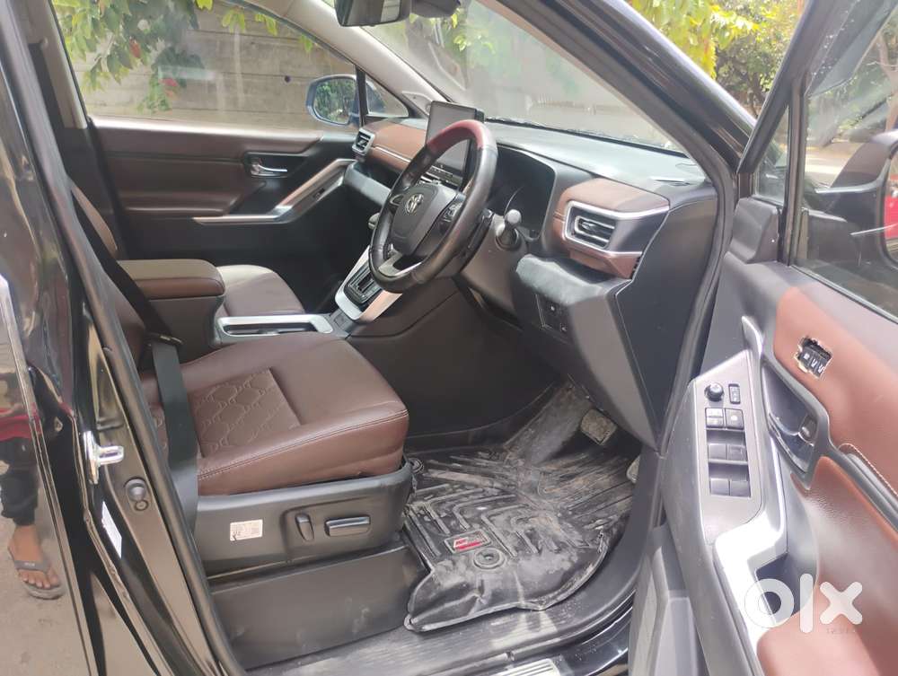 Toyota Innova Hycross 2.0 Zx Hybrid 7 Str, 2025, Petrol