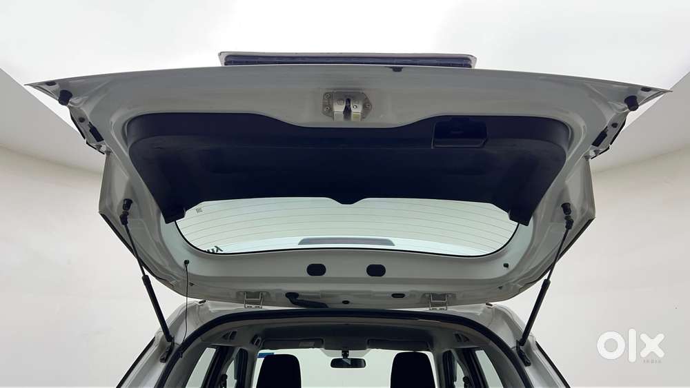 Maruti Suzuki Vitara Brezza 1.5 Zxi Plus At Dual Tone, 2022, Petrol