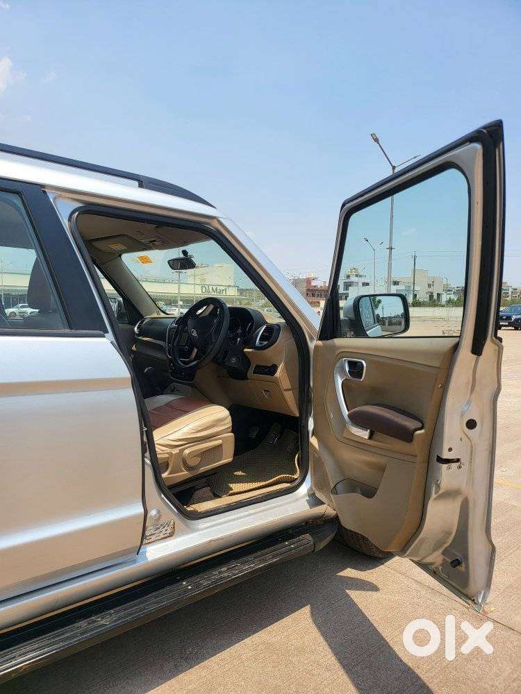 Mahindra Tuv 300 T8, 2015, Diesel