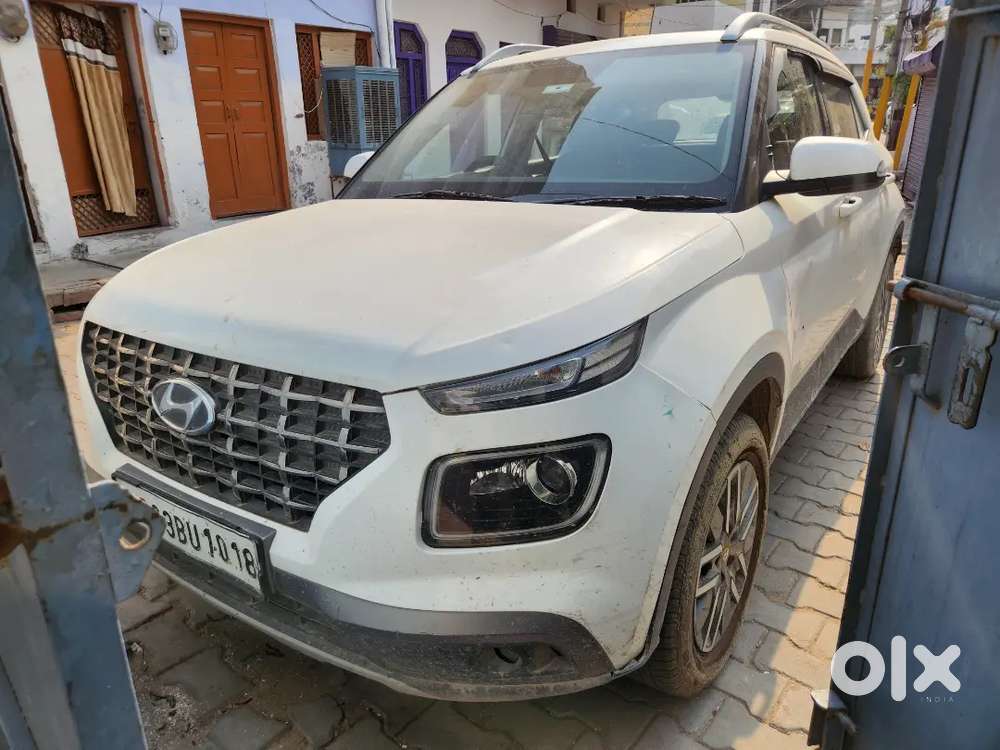 Hyundai Venue 2022 Petrol Well Maintained