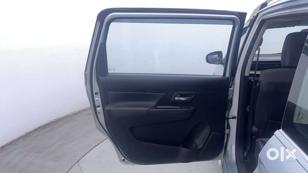 Maruti Suzuki Xl6 1.5 Zeta Mt, 2022, Petrol