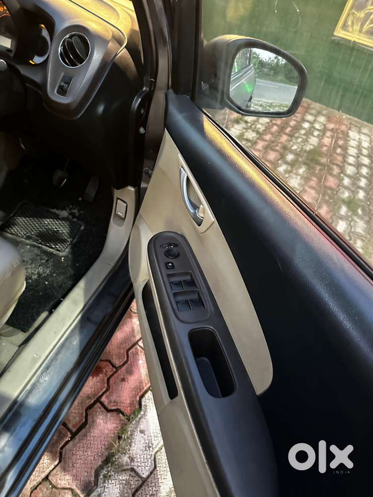 Honda Brio Vx Mt Petrol 2013