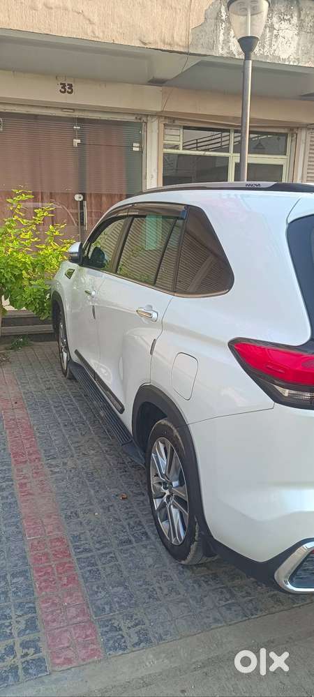 Innova Hycross