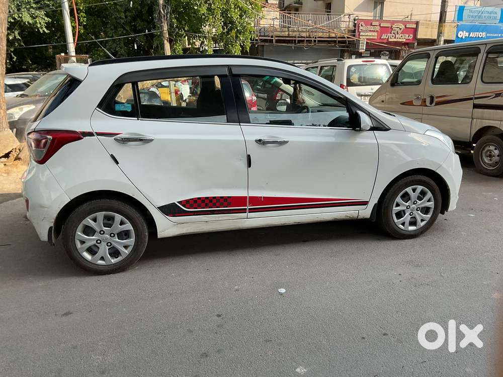 Hyundai I10 Sportz, 2016, Petrol