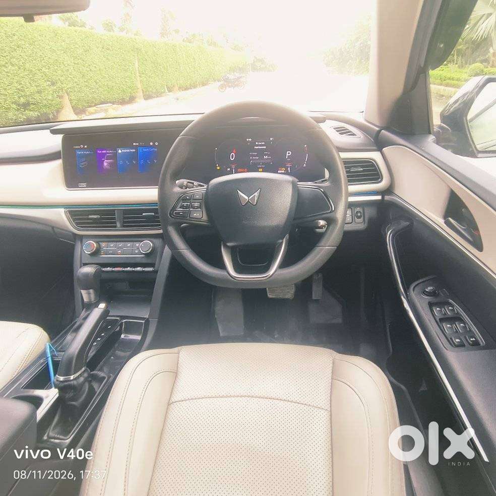 Mahindra Xuv700 2.0 Ax 5 Petrol Mt Str, 2022, Petrol