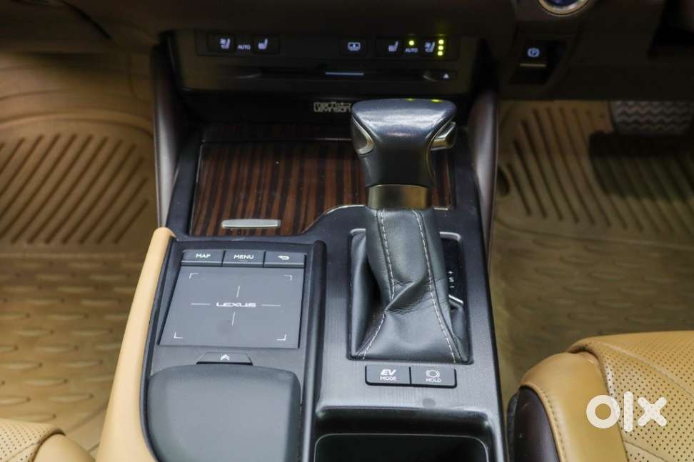 Lexus Es 300h Luxury, 2021, Cng & Hybrids