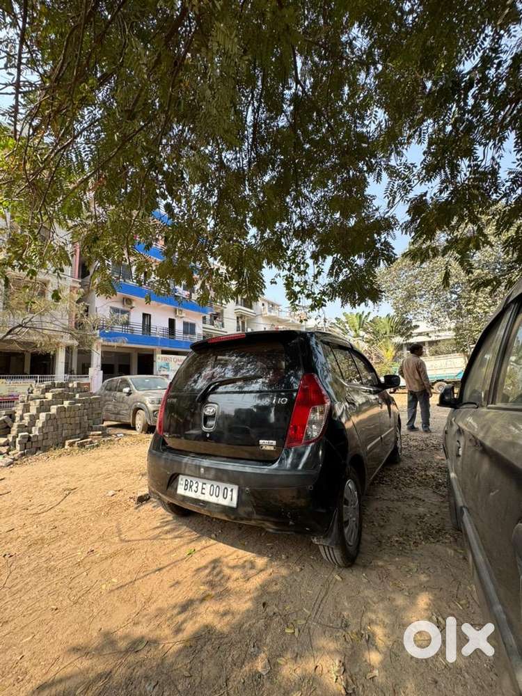 Hyundai I10 2010 With Sunroof And 0001 Number