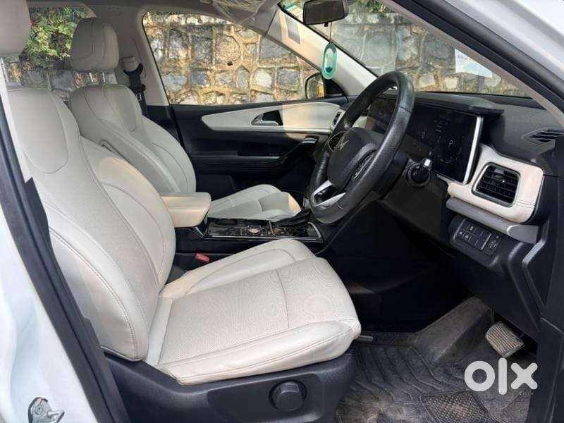 Mahindra Xuv700 2.2 Ax 7 Diesel At Luxury Pack Str, 2022, Diesel
