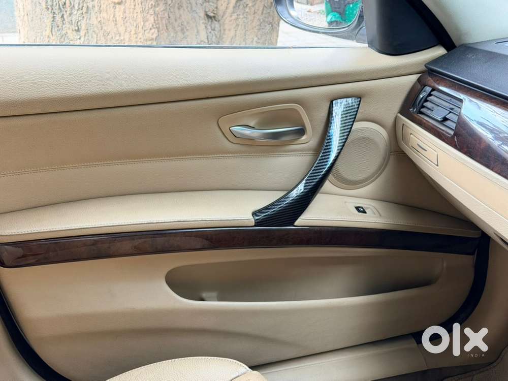Bmw 3 Series 2011, Luxury Line