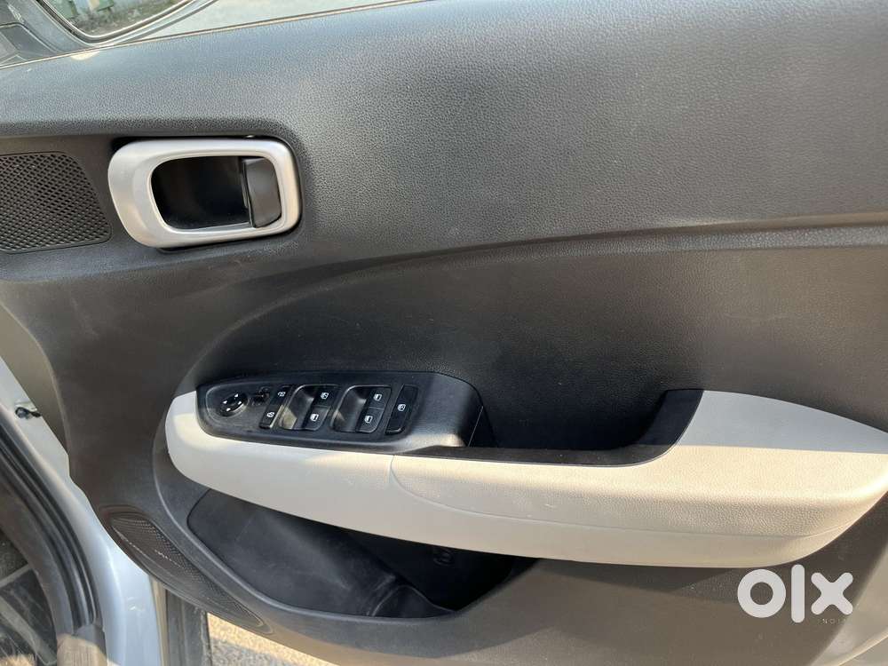 Hyundai Venue S (o) 1.2 Petrol Knight Edition, 2023, Petrol