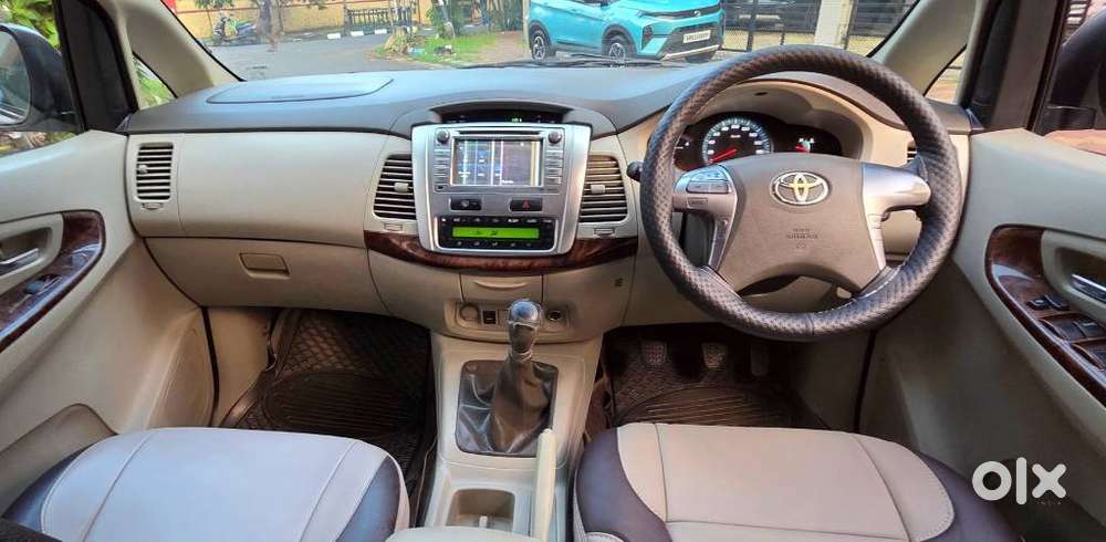 Toyota Innova 2.5 Vx 8 Seater Bs Iv, 2015, Diesel