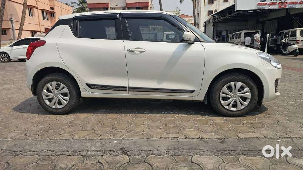 Maruti Suzuki Swift 1.2 Vxi Glory Edition, 2023, Petrol