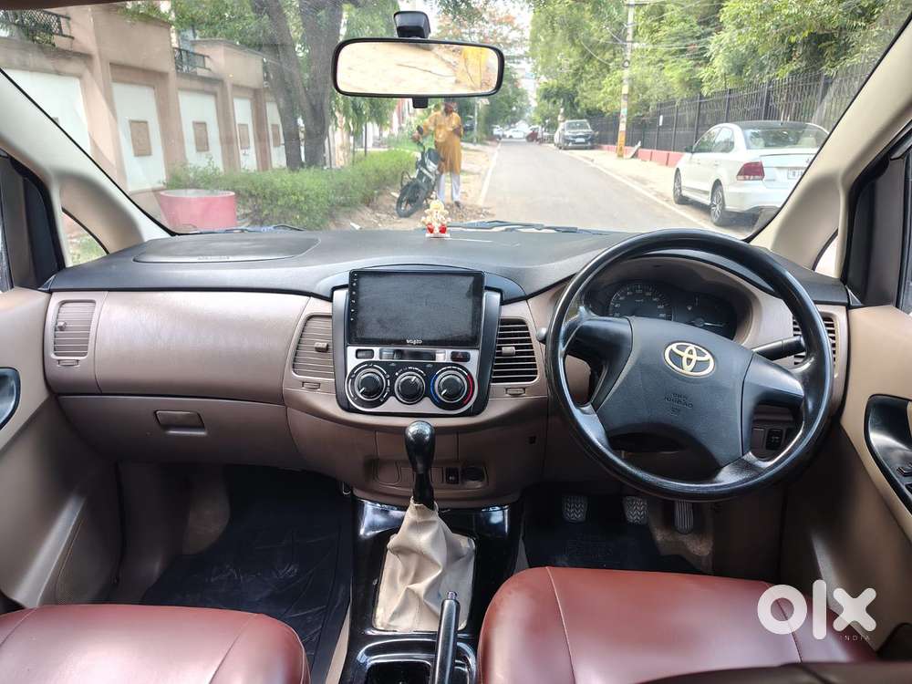 Toyota Innova 2.5 G (diesel) 8 Seater Bs Iv, 2016, Diesel