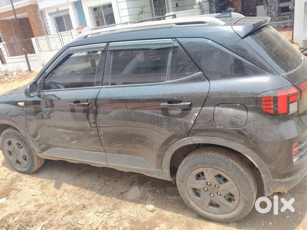 Hyundai Venue 2024 Petrol 26067 Km Driven
