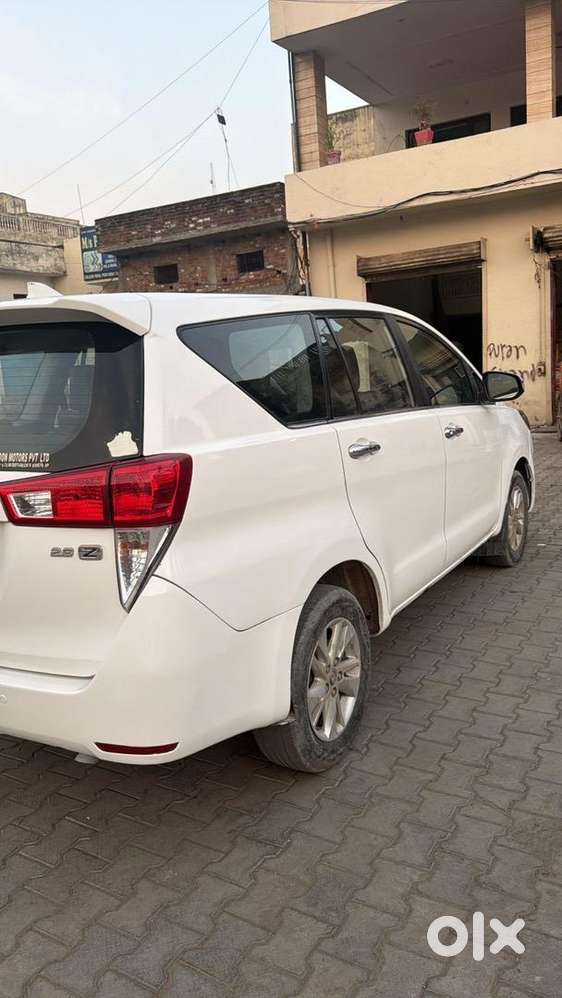 Toyota Innova Crysta 2017 Diesel 85000 Km Driven