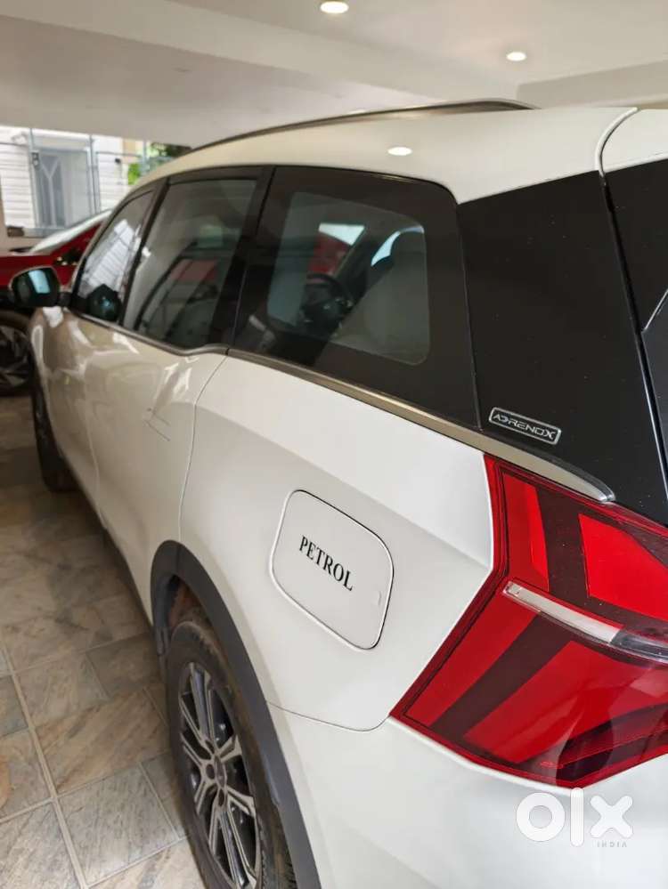 Mahindra Xuv700 Petrol 2022 1st Owner
