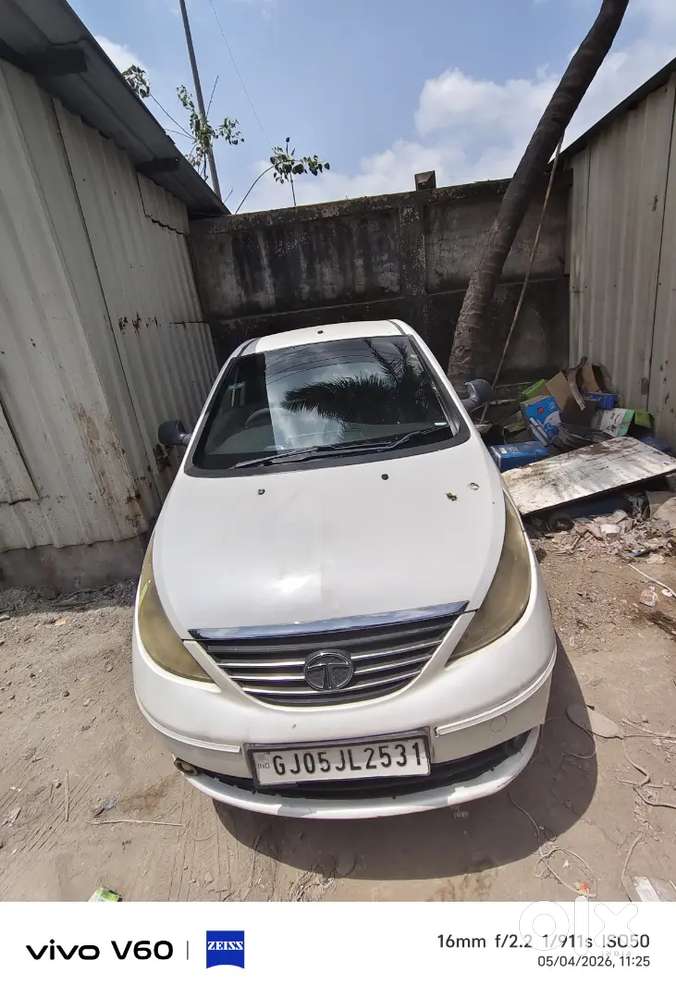 गाड़ी फर्स्ट ओनर मालिक है कोई प्रॉब्लम नहीं है