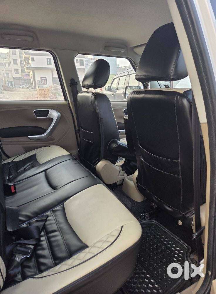 Mahindra Tuv 300 Mhawk100 T8, 2022, Diesel