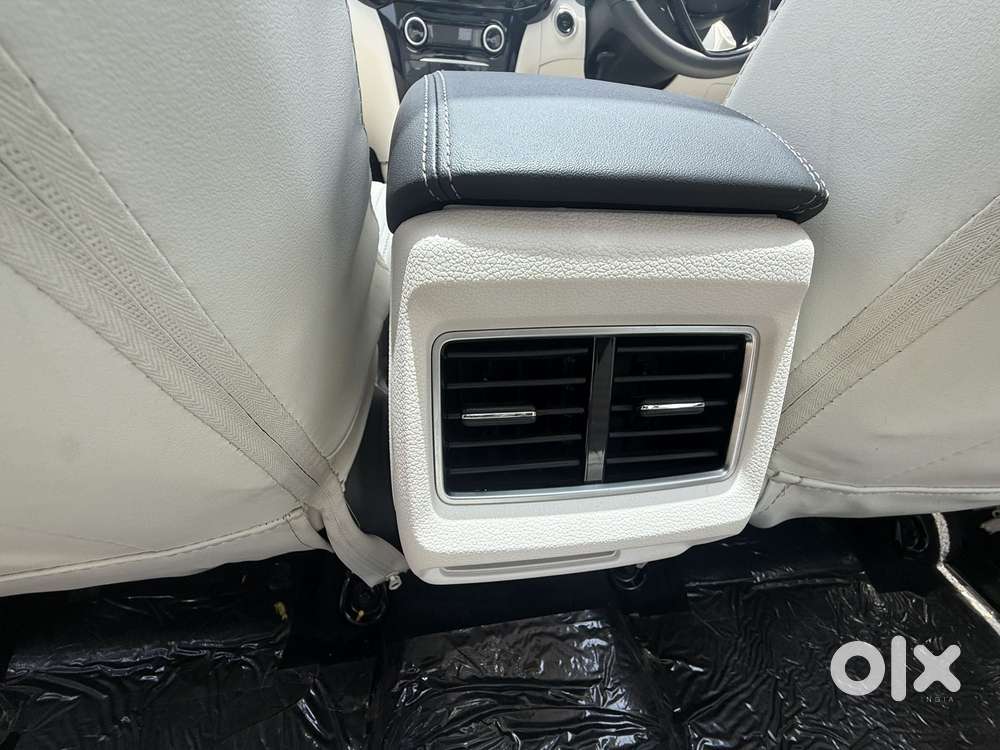 Mahindra Xuv 3xo Ax5 Pm At, 2025, Petrol