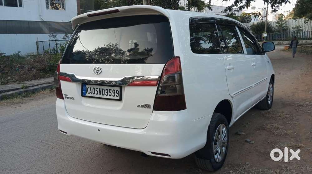 Toyota Innova 2.5 Vx 8 Seater Bs Iv, 2011, Diesel