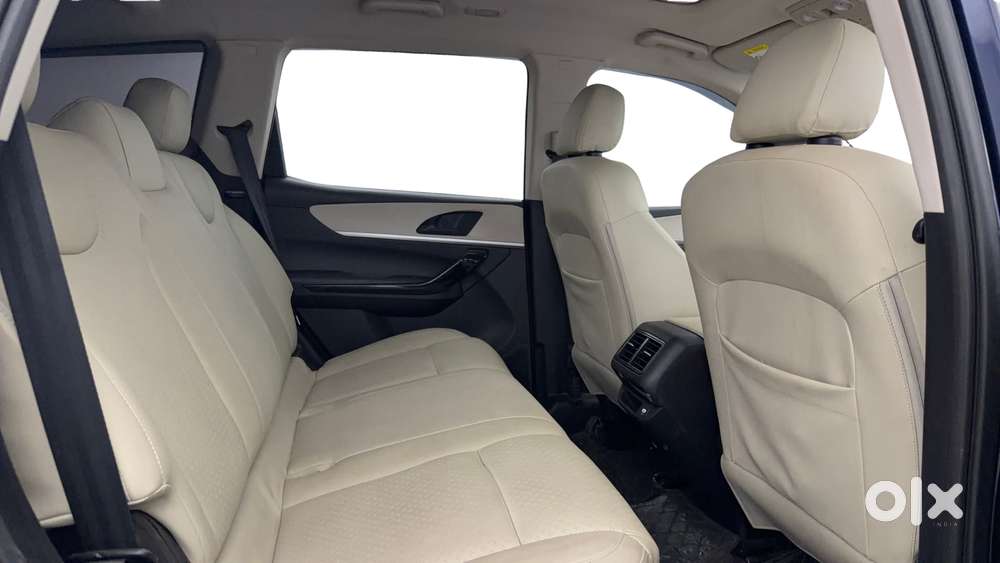 Mahindra Xuv700 2.2 Ax 5 Diesel At Str, 2022, Diesel