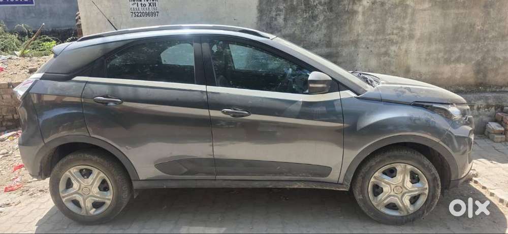 Tata Nexon Xms Petrol With Sunroof In Very Good Condition
