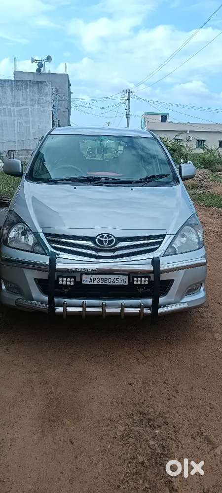 Toyota Innova 2011