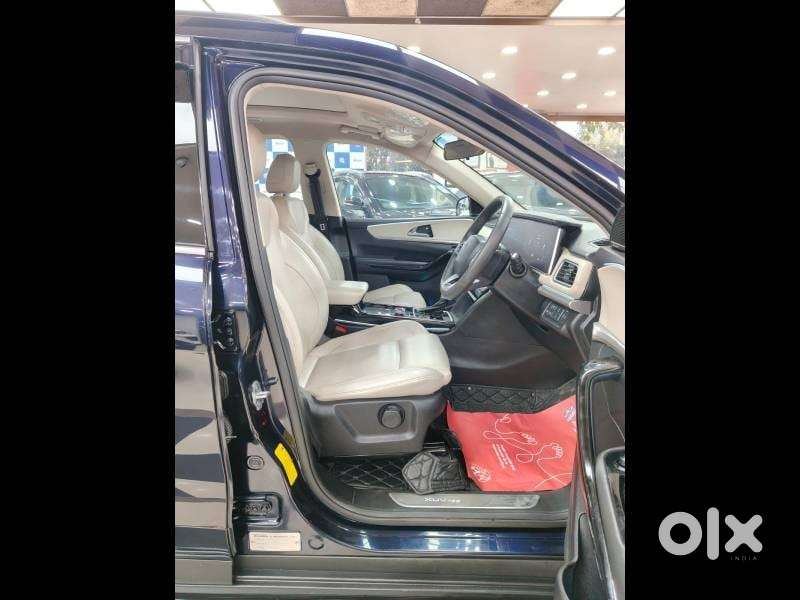 Mahindra Xuv700 2.0 Ax 7 Petrol At Luxury Pack Str, 2023, Petrol