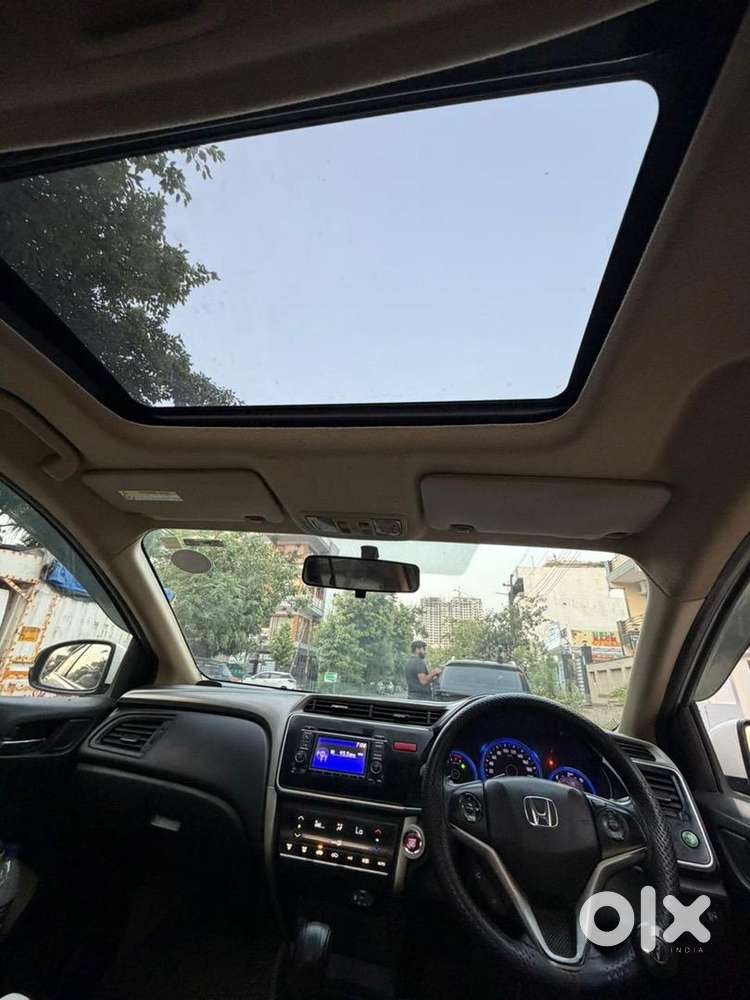 Honda City Push Button Automatic Sunroof 2017 Petrol Well Maintained