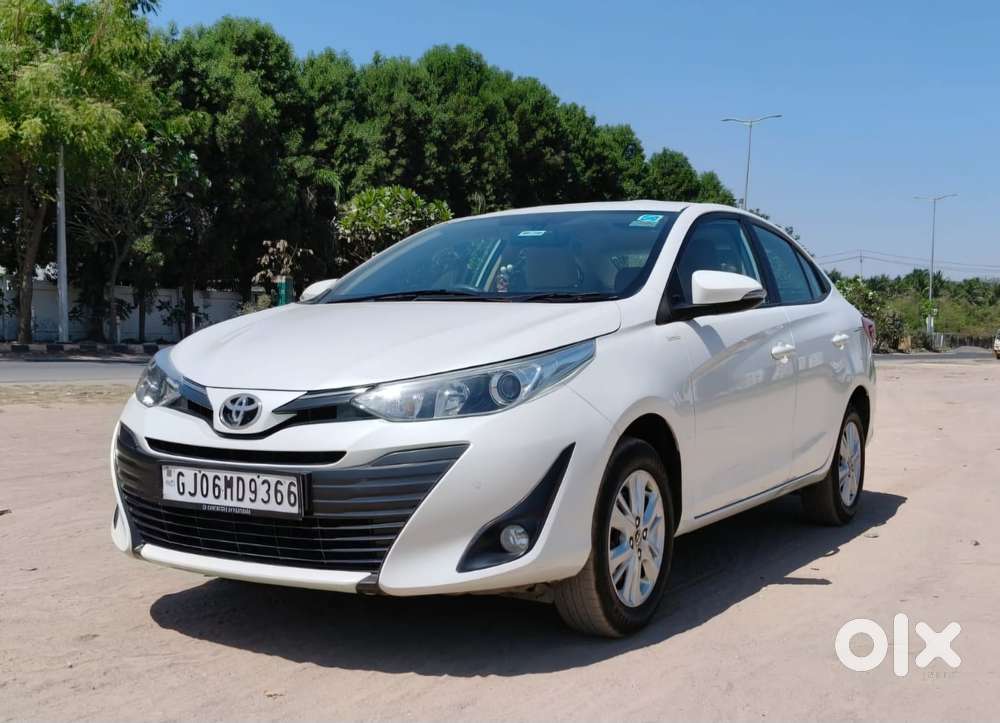 Toyota Yaris V Cvt, 2019, Petrol