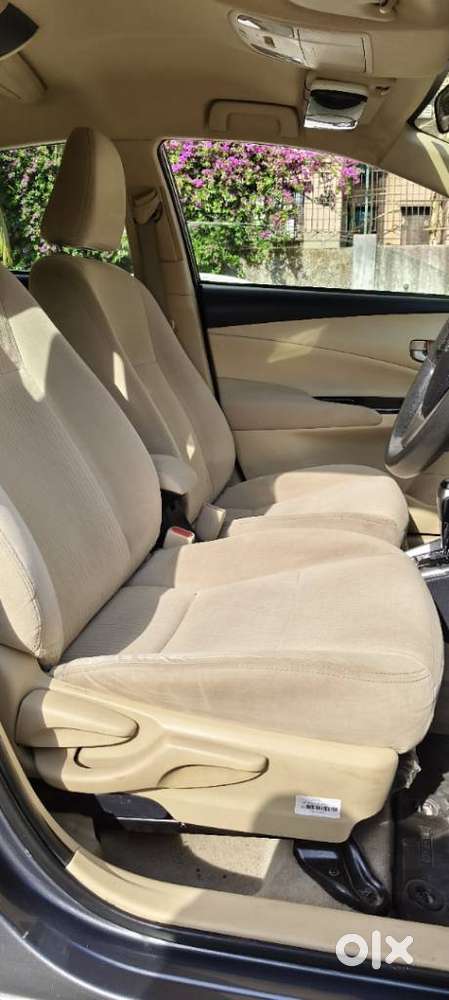 Toyota Yaris V Cvt, 2018, Petrol