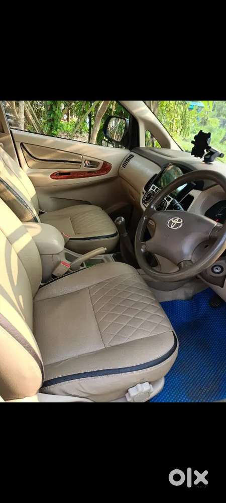 Innova 8 Seater