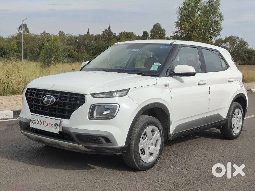 Hyundai Venue E, 2022, Petrol