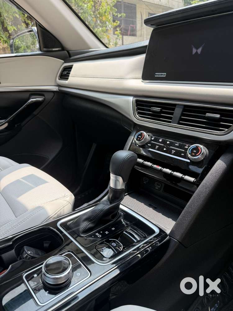 Mahindra Xuv700 2.0 Ax 7 Petrol At Luxury Pack Str, 2025, Petrol