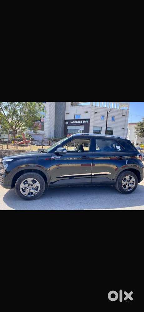 Hyundai Venue 2024 Petrol 26563 Km Driven