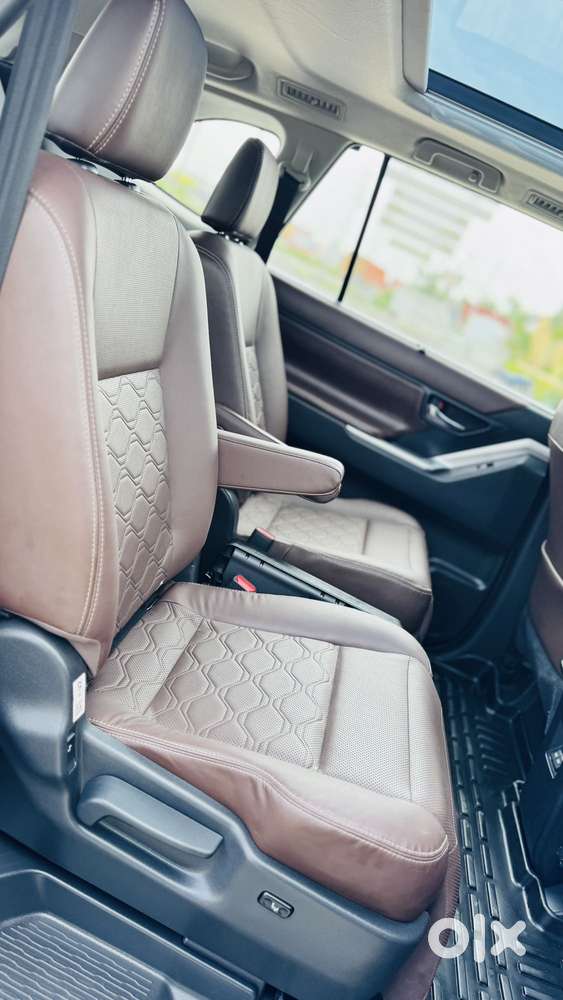 Toyota Innova Hycross 2.0 Zx Hybrid 7 Str, 2025, Petrol