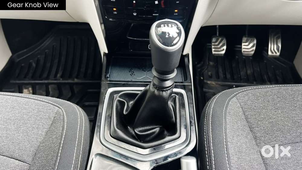 Mahindra Xuv 3xo Ax5 Pm Mt, 2024, Petrol