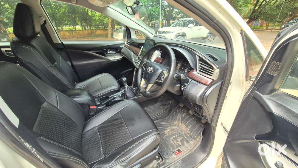 Toyota Innova Crysta 2.4 V 8 Str, 2016, Diesel